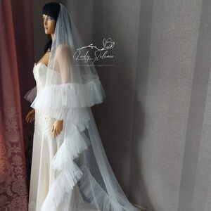 Bridal Cathedral Glitter White Veil Ruffled / Vintage Wedding / with Blusher